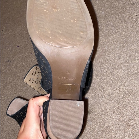 Heels - Picture 4 of 4